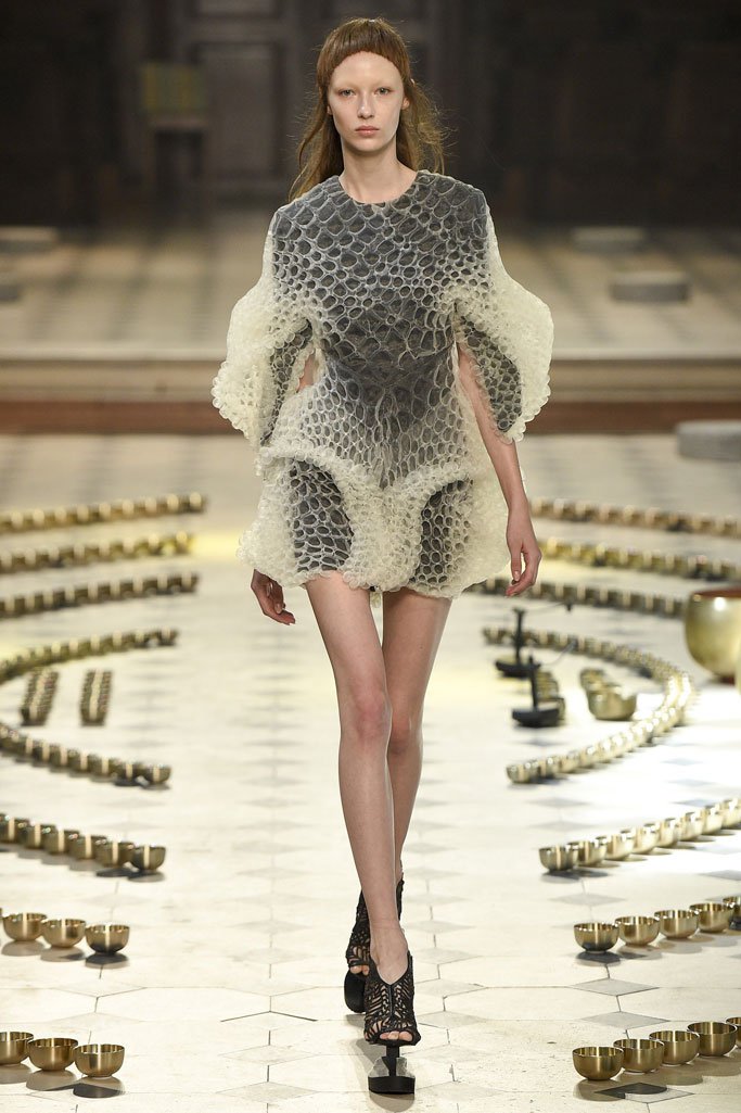 Iris van Herpen 2024巴黎时装周女装高级定制秀