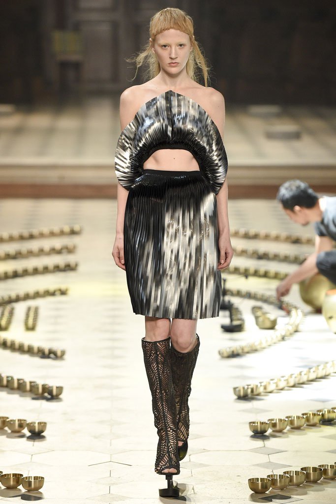 Iris van Herpen 2024巴黎时装周女装高级定制秀