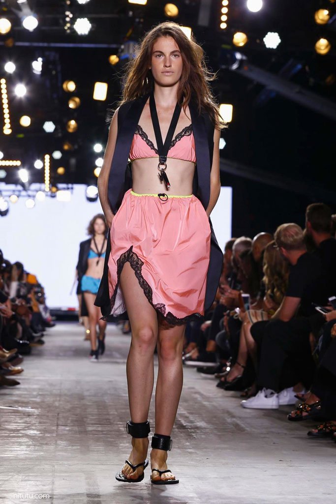 Alexander Wang（亚历山大·王）2024纽约时装周时装秀