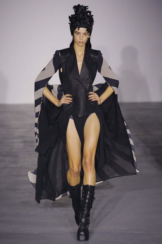 Gareth Pugh（加勒斯·普）2024伦敦时装周女装发布会