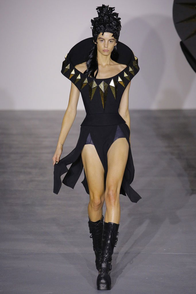 Gareth Pugh（加勒斯·普）2024伦敦时装周女装发布会