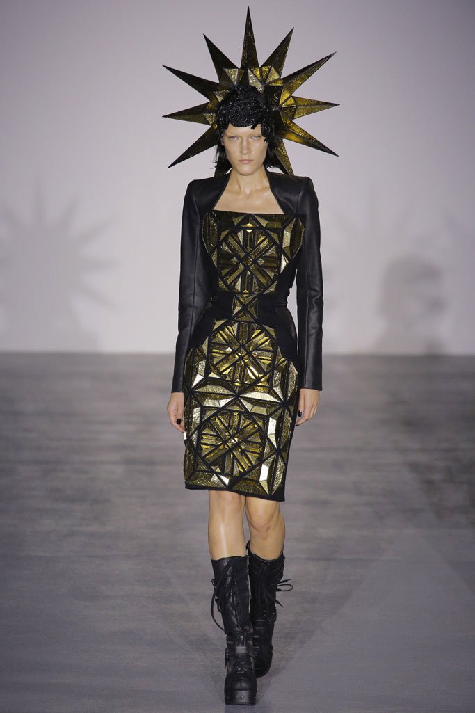 Gareth Pugh（加勒斯·普）2024伦敦时装周女装发布会