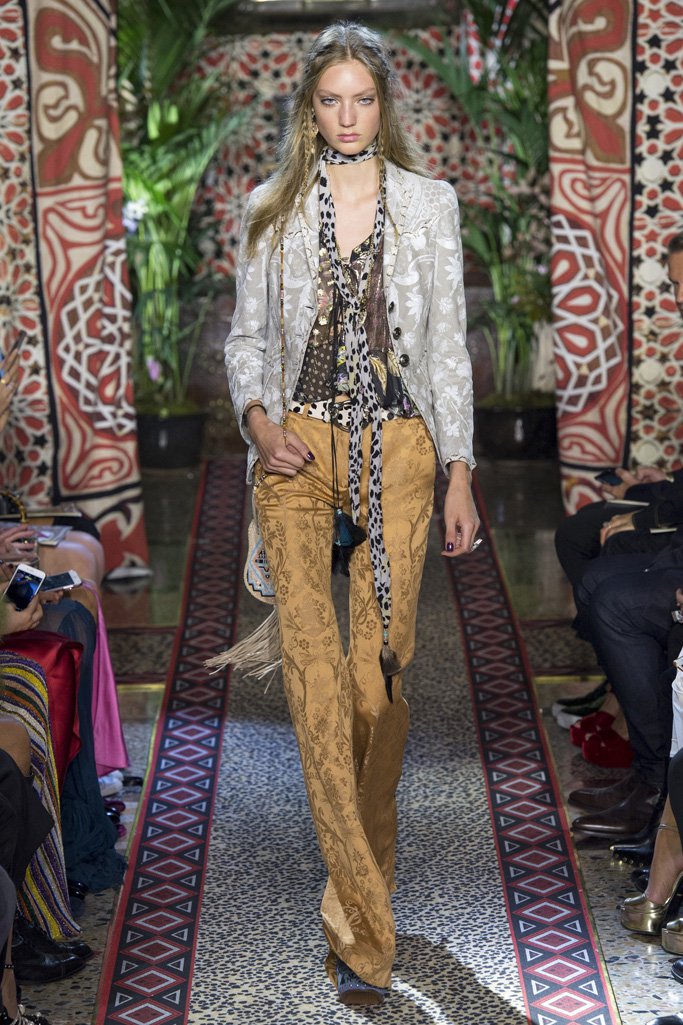 Roberto Cavalli（罗伯特·卡沃利）2024米兰时装周时装秀