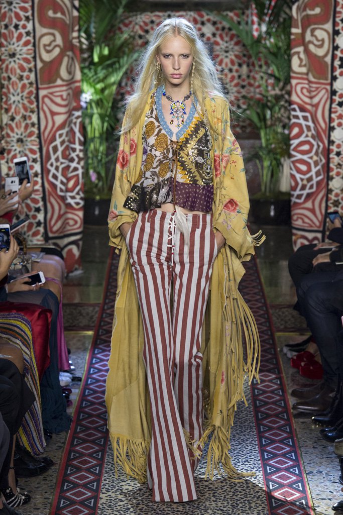Roberto Cavalli（罗伯特·卡沃利）2024米兰时装周时装秀