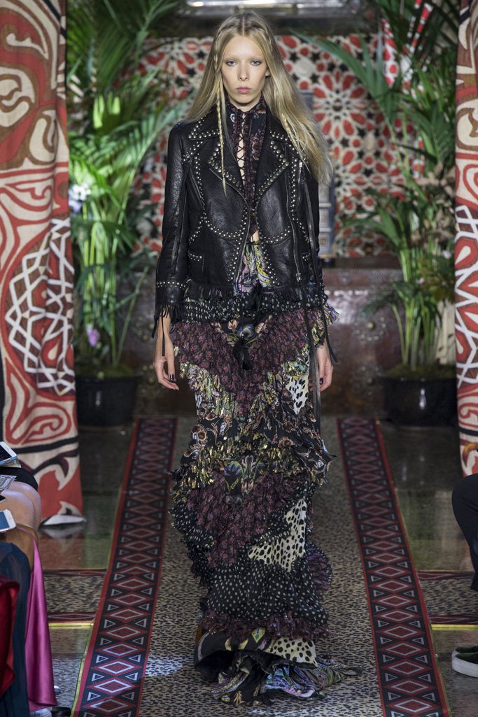 Roberto Cavalli（罗伯特·卡沃利）2024米兰时装周时装秀