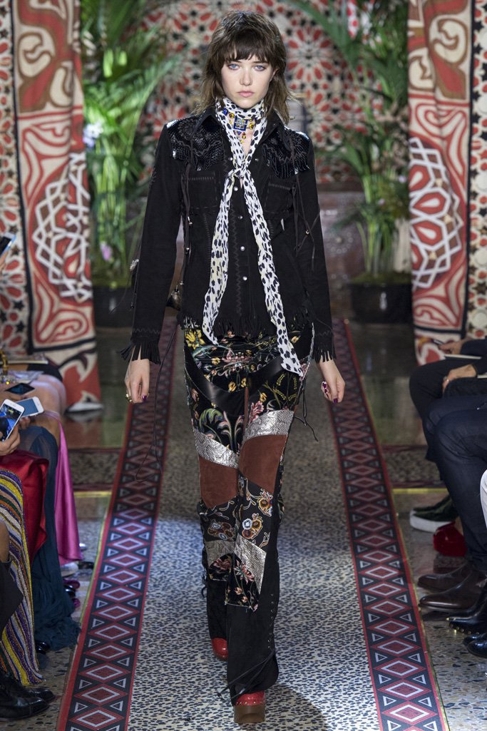 Roberto Cavalli（罗伯特·卡沃利）2024米兰时装周时装秀