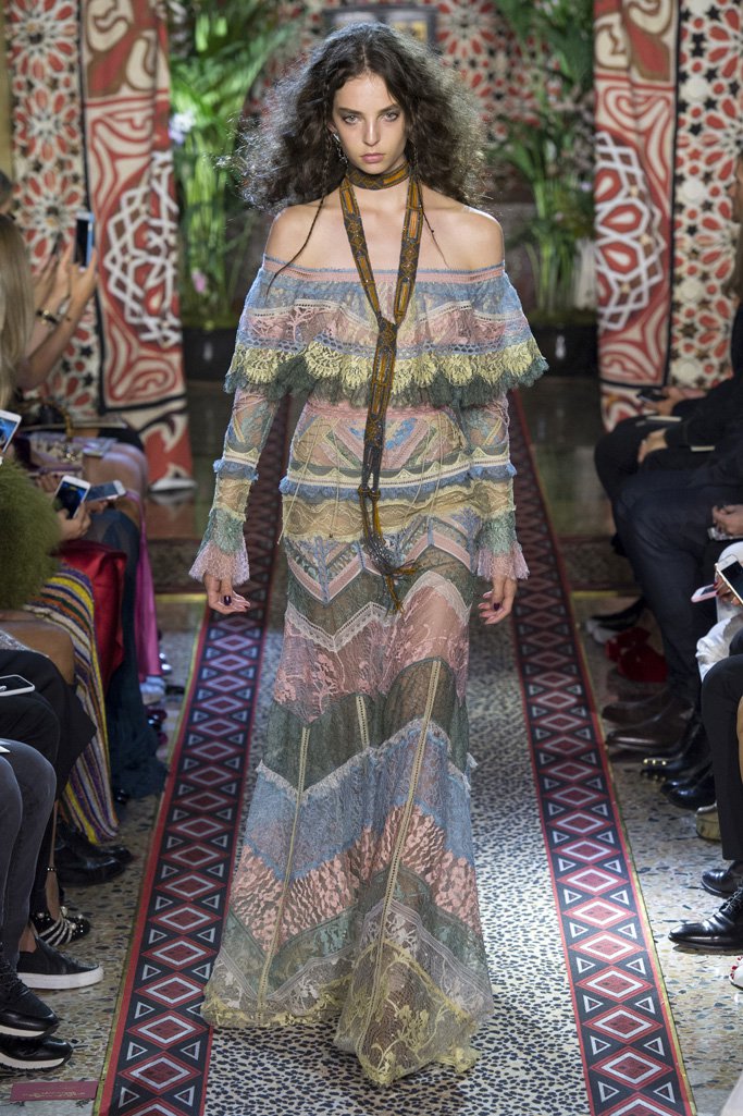 Roberto Cavalli（罗伯特·卡沃利）2024米兰时装周时装秀
