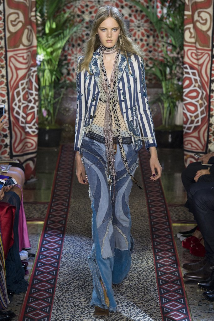 Roberto Cavalli（罗伯特·卡沃利）2024米兰时装周时装秀