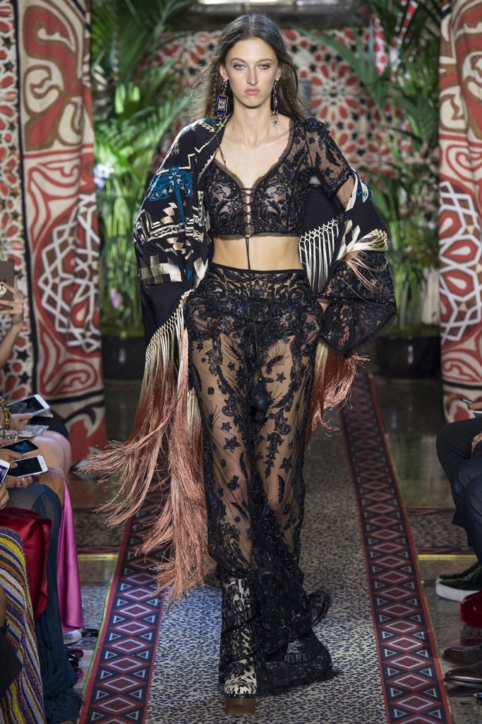 Roberto Cavalli（罗伯特·卡沃利）2024米兰时装周时装秀