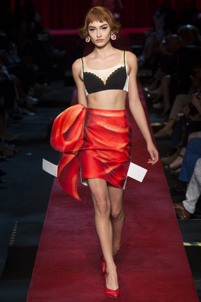 Moschino（莫斯奇诺）2024米兰时装周女装秀