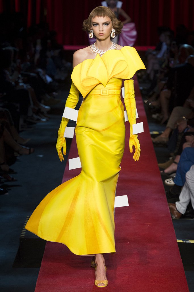 Moschino（莫斯奇诺）2024米兰时装周女装秀