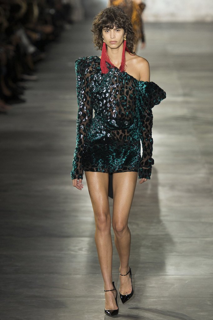 Saint Laurent（圣罗兰）2024春夏巴黎时装周时装秀