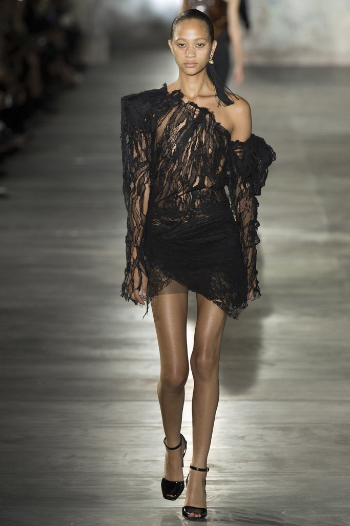 Saint Laurent（圣罗兰）2024春夏巴黎时装周时装秀