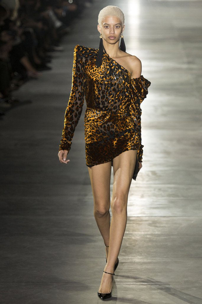 Saint Laurent（圣罗兰）2024春夏巴黎时装周时装秀