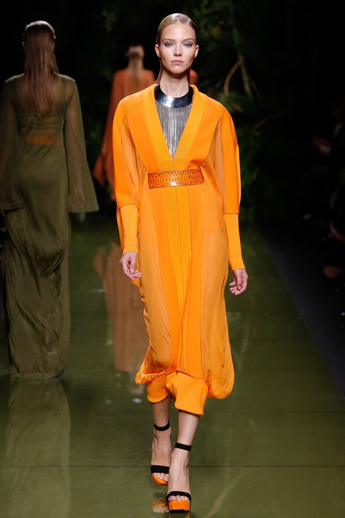 Balmain（巴尔曼）2024春夏巴黎时装周女装秀