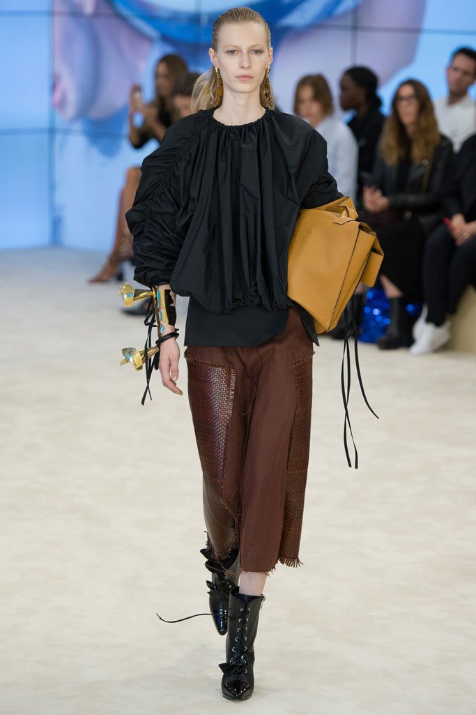 Loewe（罗意威）2024巴黎时装周女装秀