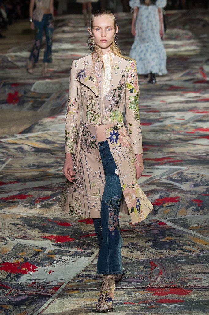 Alexander McQueen 2024春夏巴黎时装周时装秀