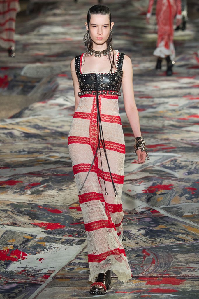 Alexander McQueen 2024春夏巴黎时装周时装秀