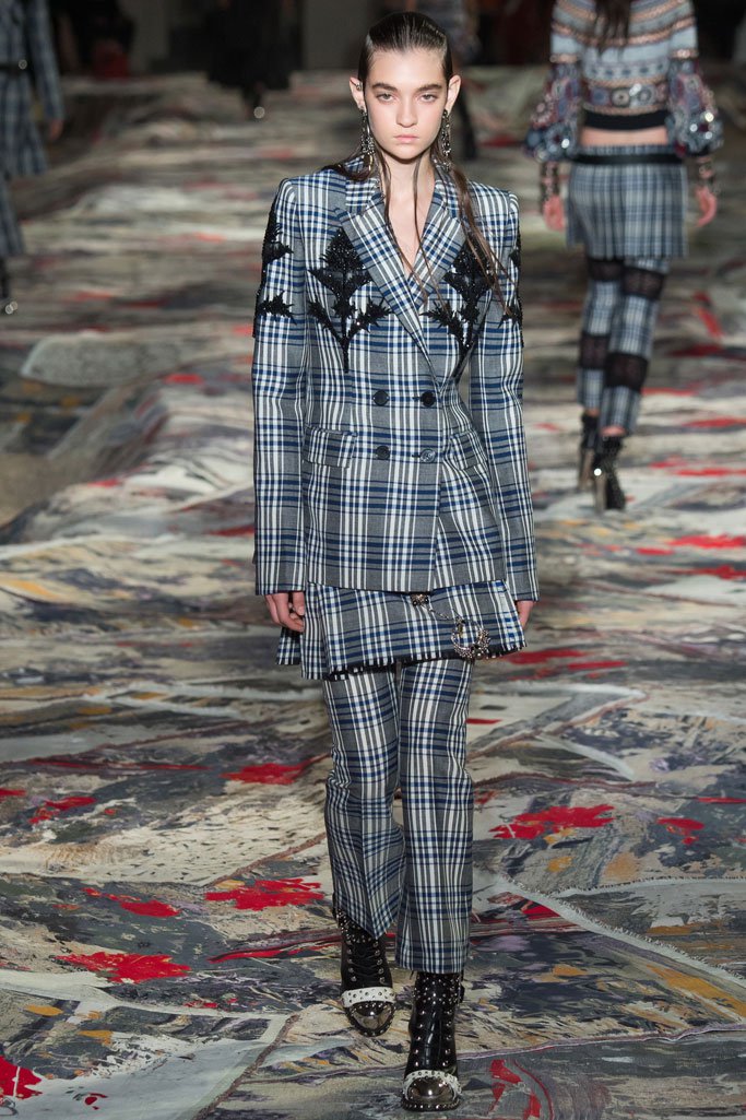 Alexander McQueen 2024春夏巴黎时装周时装秀