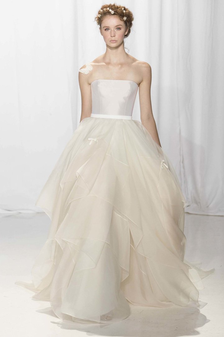 Reem Acra（雷姆·阿克拉）2024纽约婚纱周婚纱秀