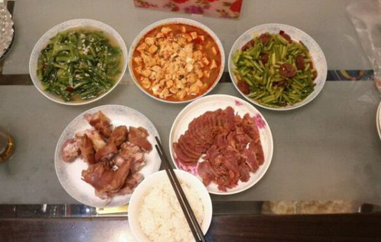 少吃饭多吃菜能减肥吗 减肥不能刻意避开主食