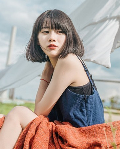 发际线高女生适合发型 用发型呈现出最美的自己