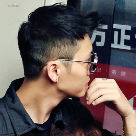 陈伟霆新发型迷翻众女皇 清爽变身阳光boy