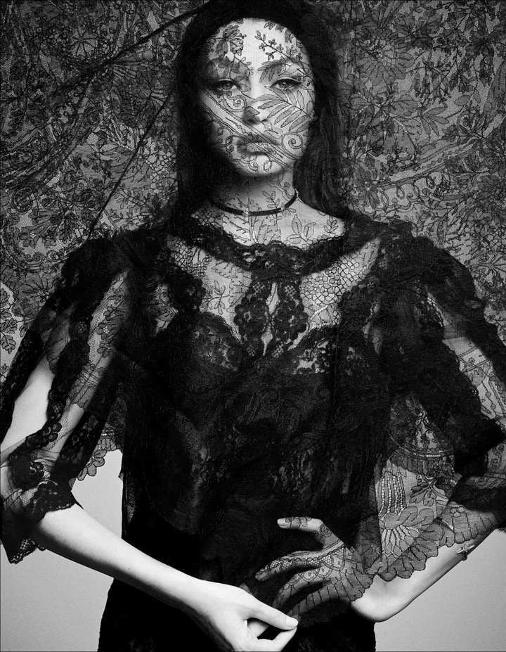 超模Gigi Hadid 演绎《Vogue》时尚杂志大片