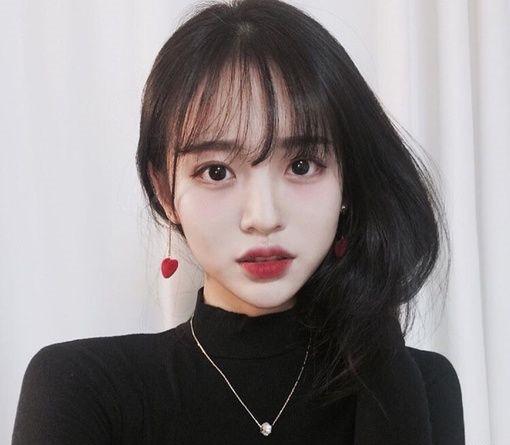 慵懒中长发发型 微微卷才够时髦