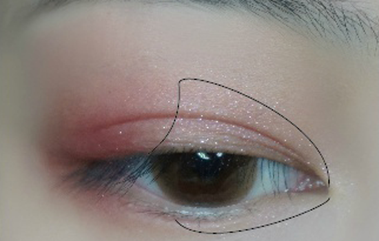 日常酒红眼妆教程 秋冬必备酒红色系眼妆