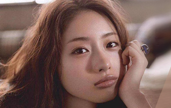 石原里美妆容教程 厚唇魅力十元仿妆