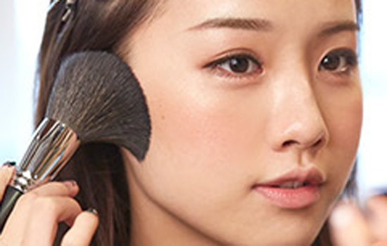 石原里美妆容教程 厚唇魅力十元仿妆
