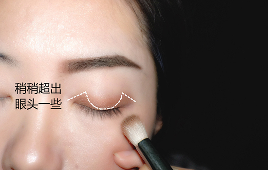 单眼皮怎么画眼影好看图解 单眼皮逆袭必备眼妆