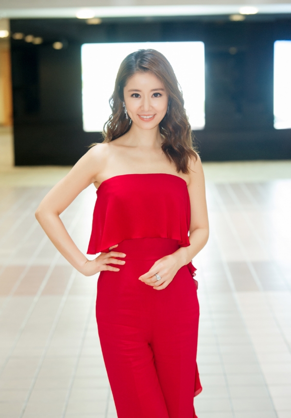 林心如穿衣搭配图片  笑靥如花美不胜收