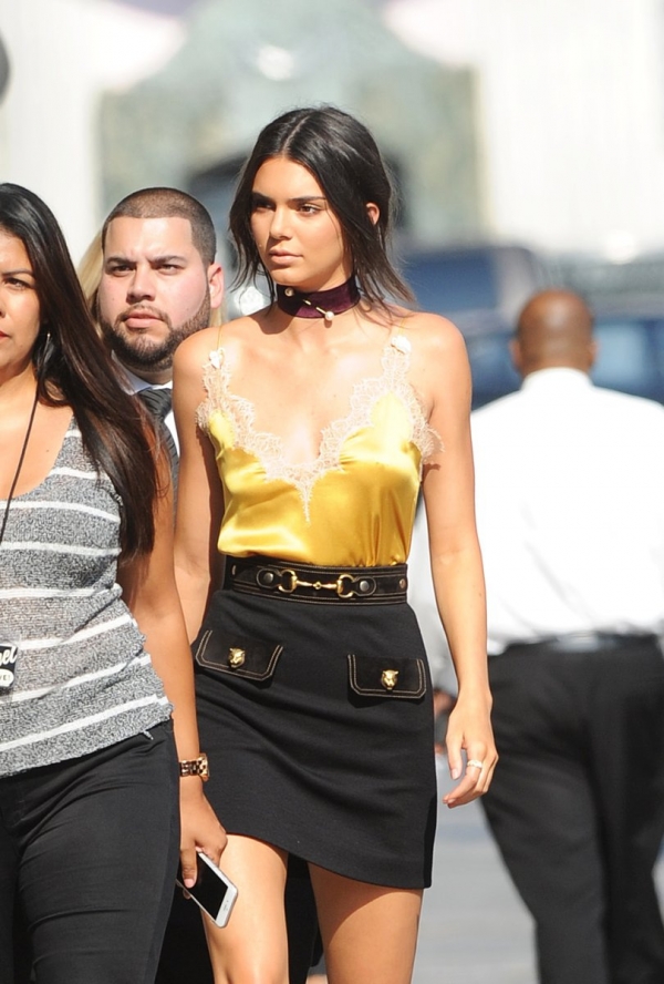 肯达尔·詹娜(Kendall Jenner)金小妹最新街拍 同款私服解析