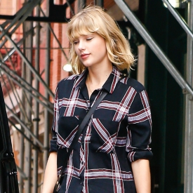 霉霉(taylor swift)最新街拍 示范早秋风休闲风穿搭