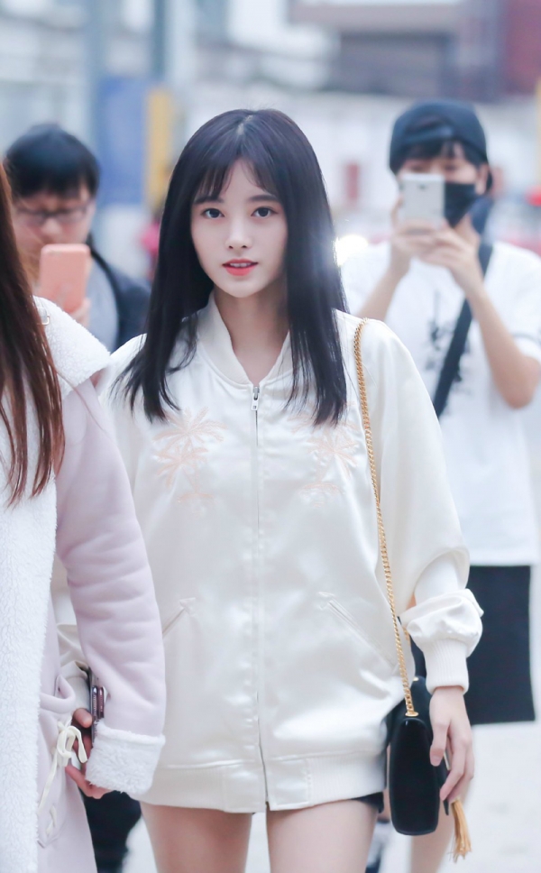 SHN48鞠婧祎最新街拍 清纯可人秒杀SHN48团员