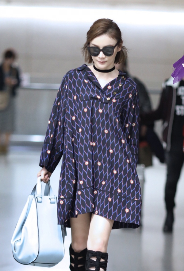 袁姗姗最新街拍 机场Fashion穿搭潮到爆