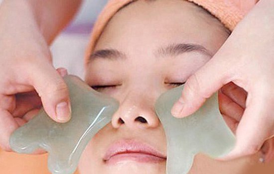 中暑刮痧刮哪些部位 夏季中暑的刮痧疗法