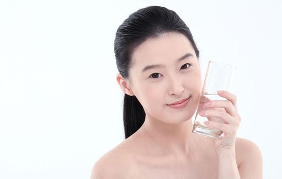 三伏天喝热水排寒气 但网传功效过于夸张