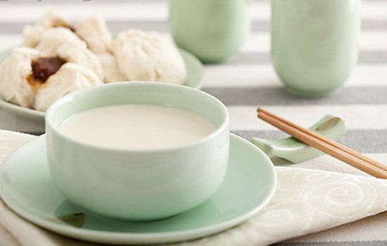 没煮熟的豆浆能喝吗 没熟的豆浆堪比“砒霜”