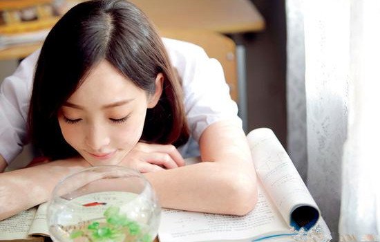 血气不足看指甲 然而仅凭看指甲是不够全面的