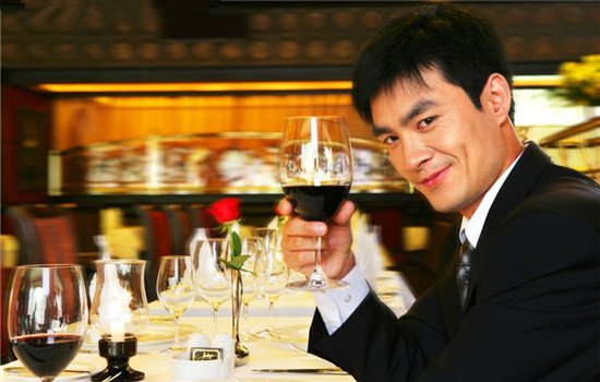 安眠药可以和酒一起服用吗 安眠药+酒=一条人命