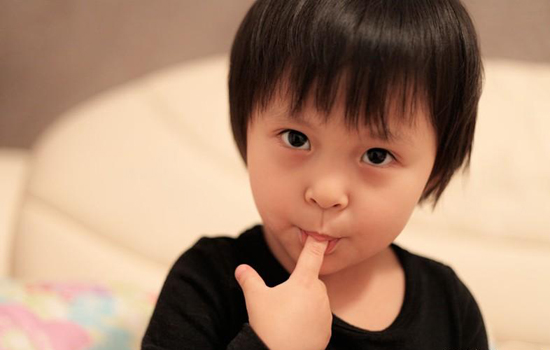 新生儿额头发青是怎么回事