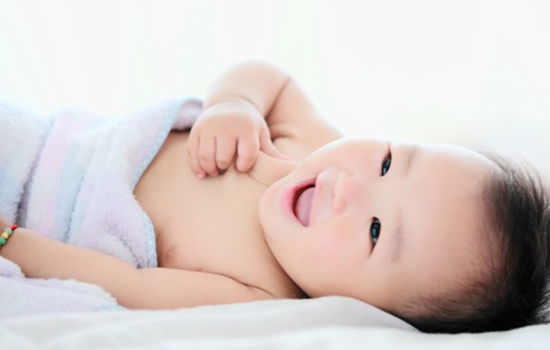宝宝夏天体温多少度是正常 夏季宝宝体温稍偏高不一定是发烧