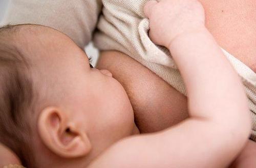 新生儿不吃母乳怎么办 六招让宝宝爱上吃母乳