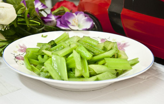 吃芹菜能减肥吗 冬季力荐减肥蔬菜之芹菜减肥法
