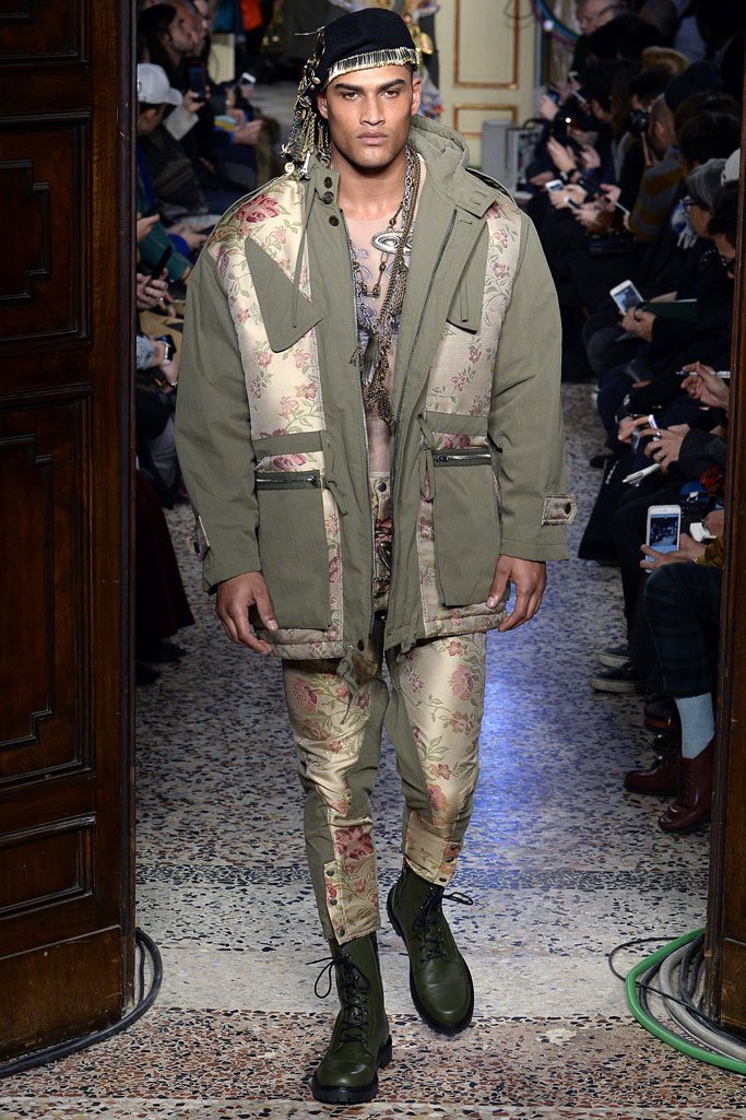 Moschino（莫斯奇诺）2024米兰时装周男装秀