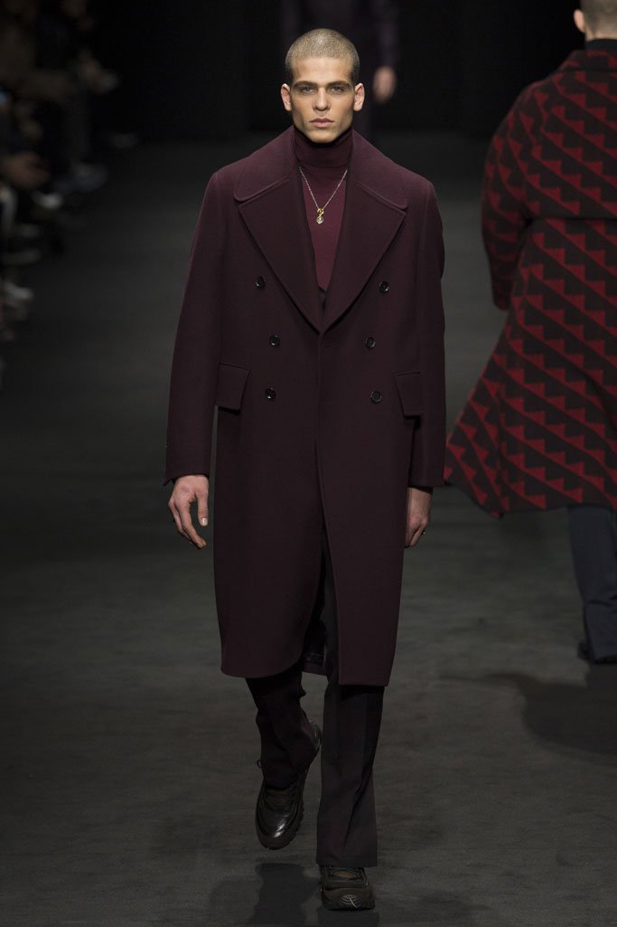 Versace（范思哲）2024米兰时装周秋冬男装秀