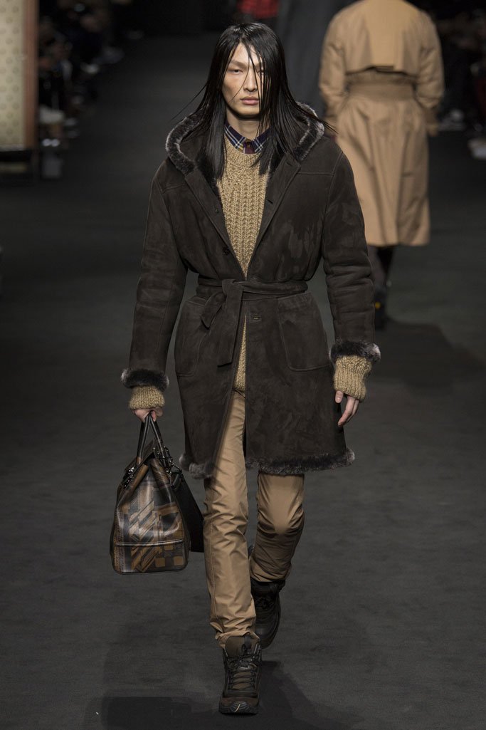 Versace（范思哲）2024米兰时装周秋冬男装秀